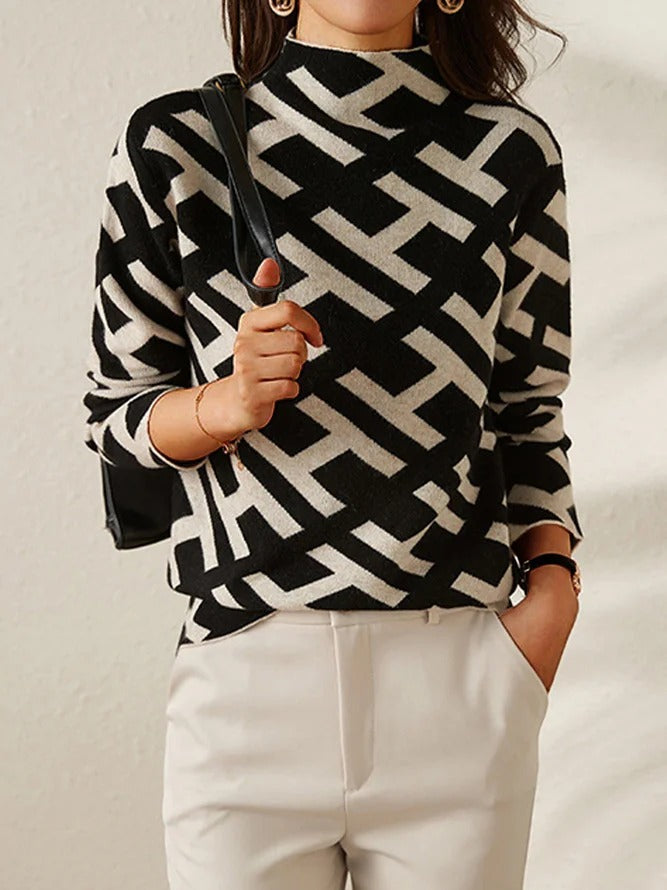 Elegant Turtleneck Jumper in Black and Cream – Casual Wear, Stylish Layering