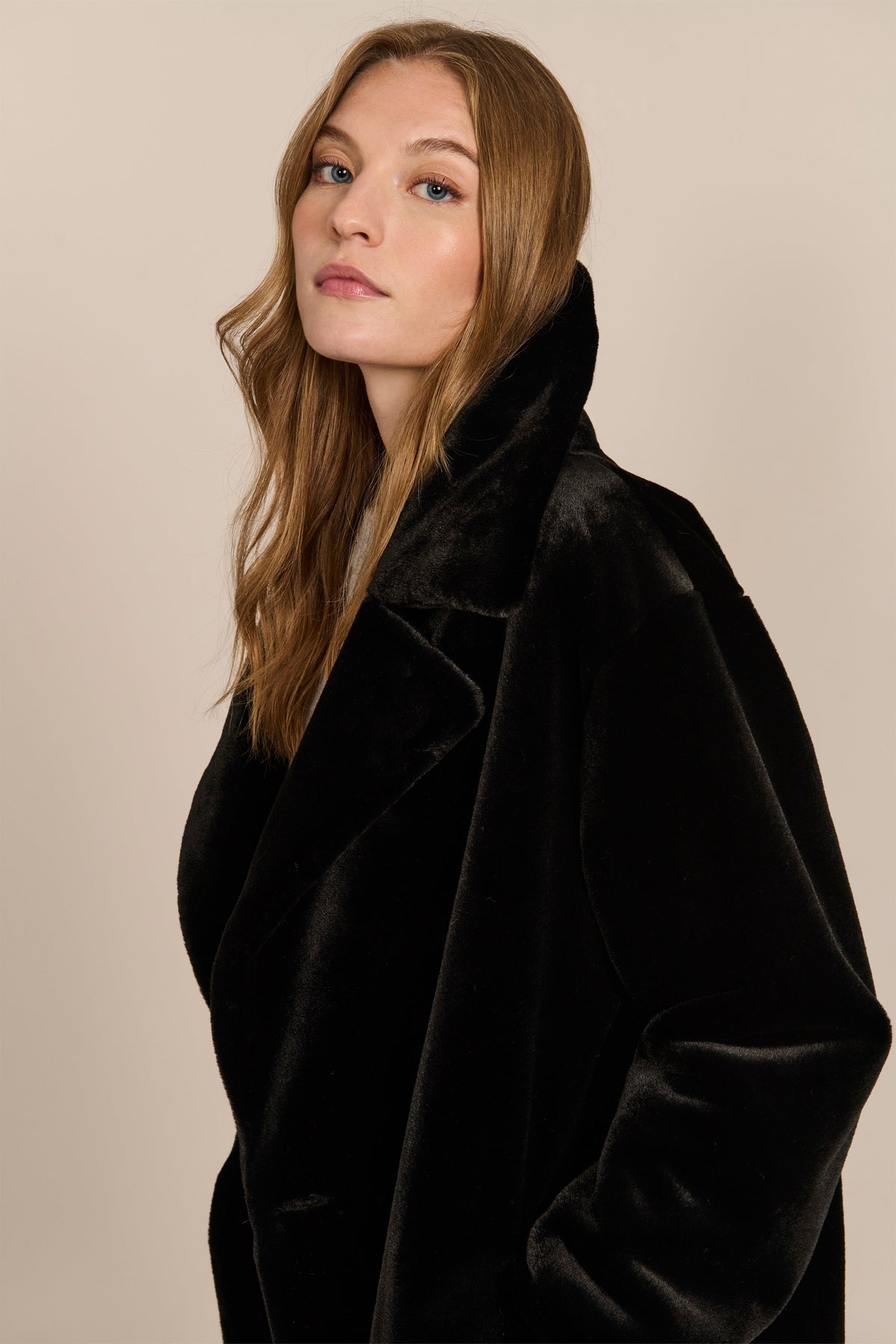 Plush Faux Fur Coat – Cosy Winter Layer, Everyday Style