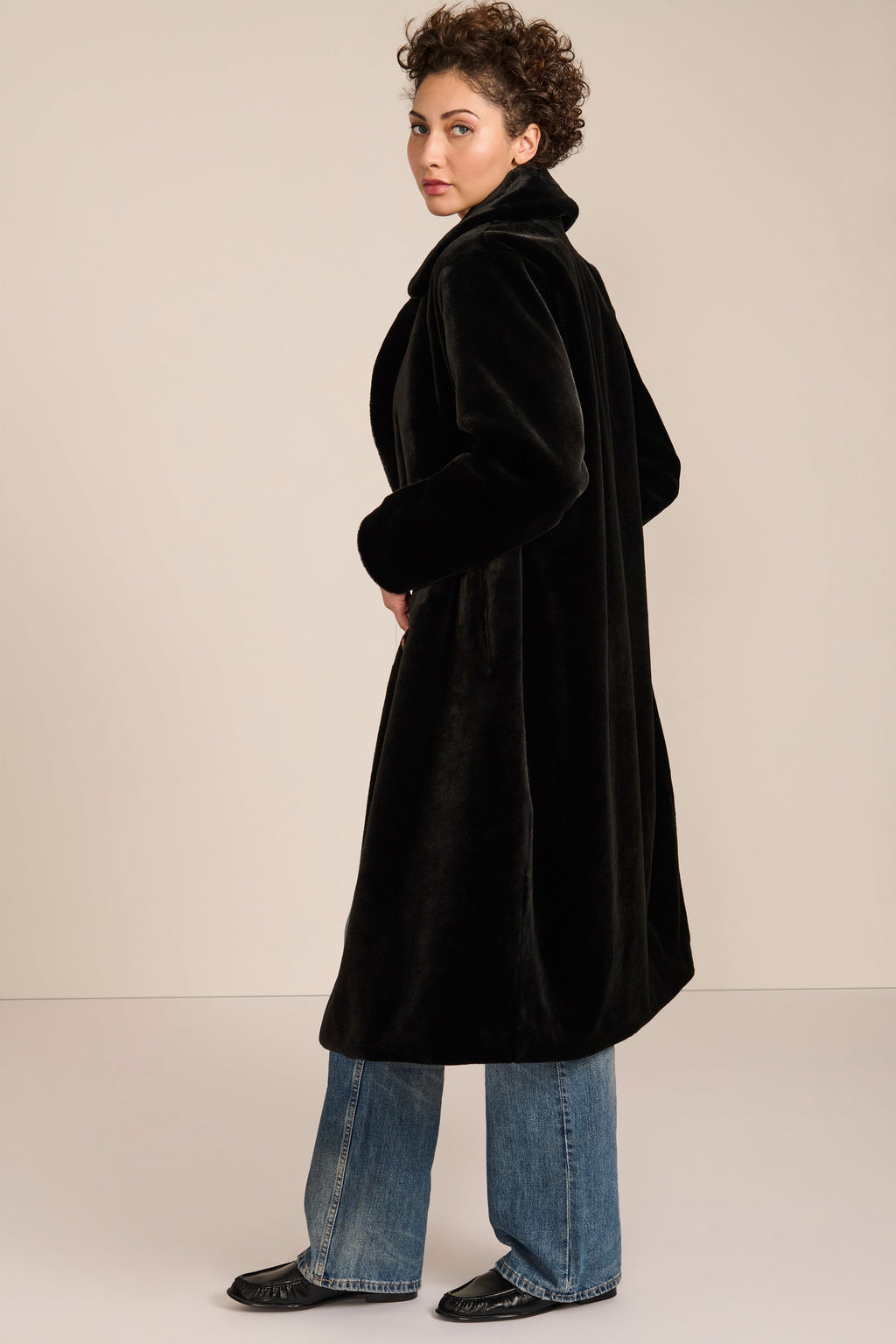 Plush Faux Fur Coat – Cosy Winter Layer, Everyday Style