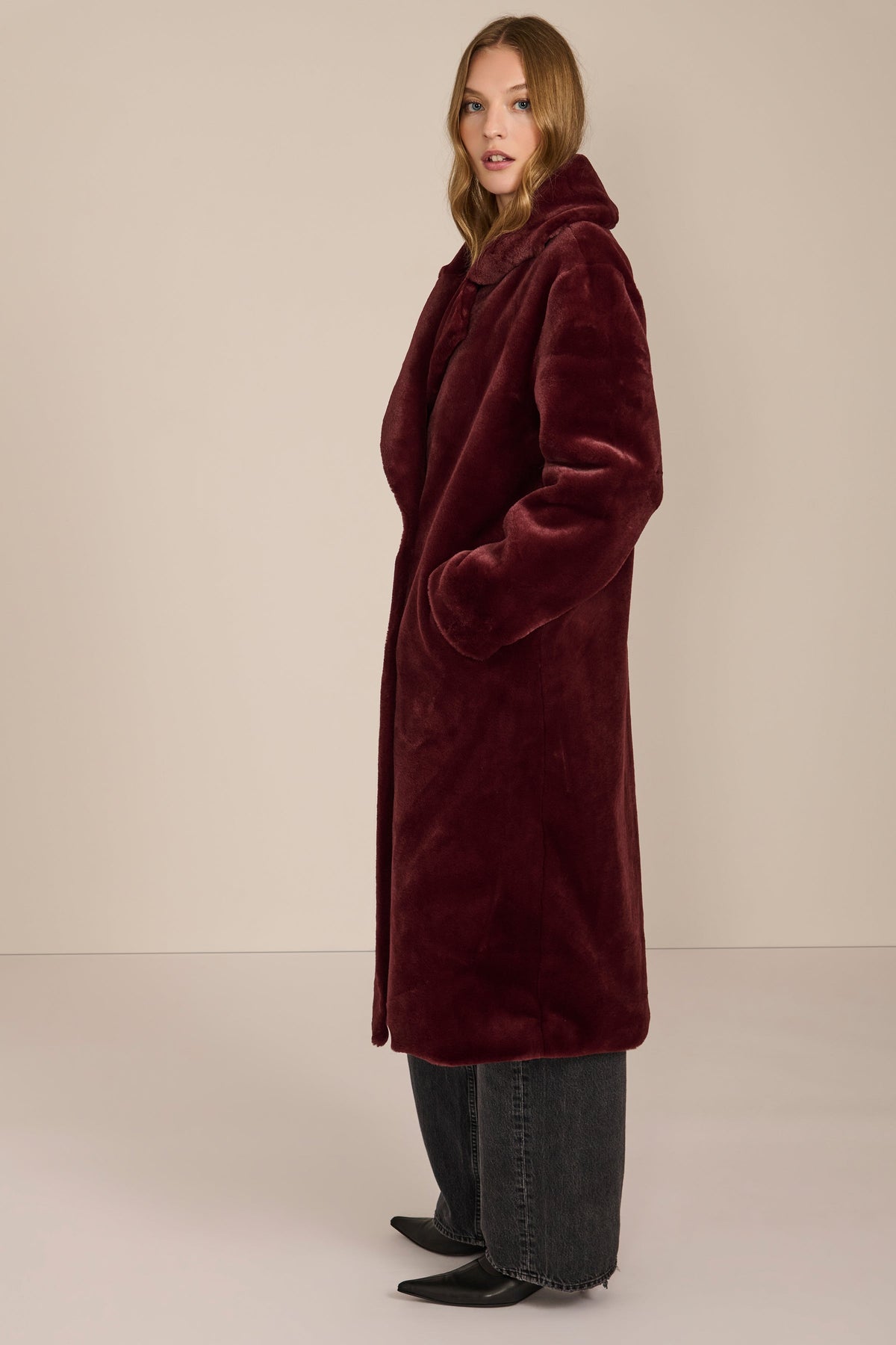 Plush Faux Fur Coat in Burgundy – Casual Wear, Winter Fashion