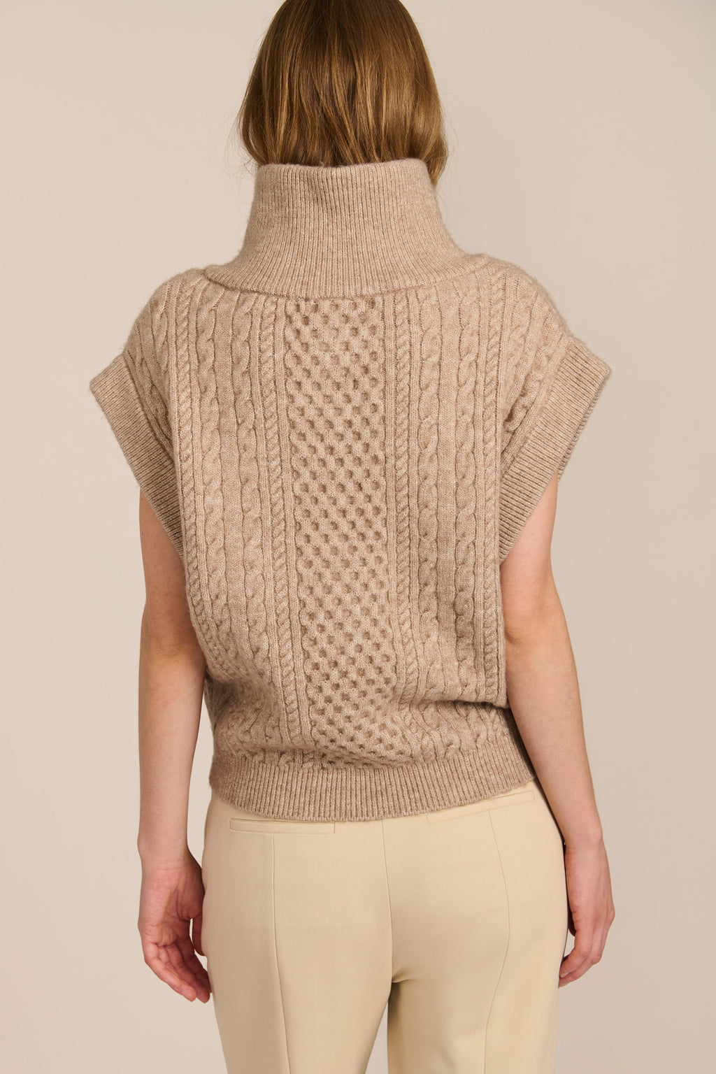 Cable Knit Jumper Vest with Quarter-Zip – Casual Layering, Stylish Comfort
