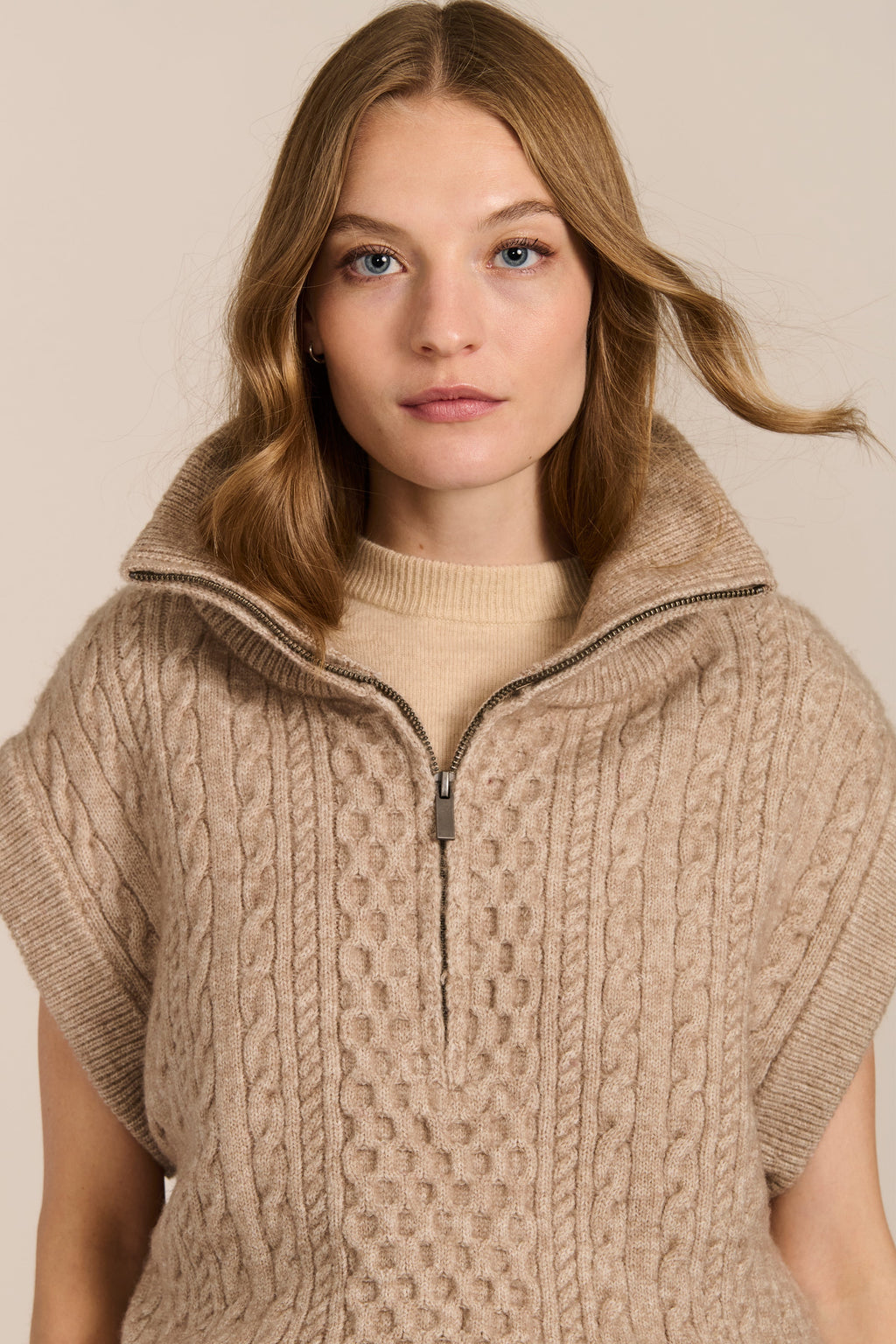 Cable Knit Jumper Vest with Quarter-Zip – Casual Layering, Stylish Comfort