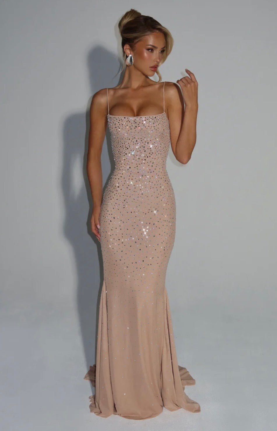 Light-Reflective Sculpted Maxi Dress Women UK – Elegant Evening Gown, Black Tie Cocktail