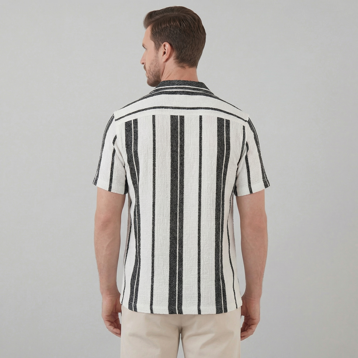 Men's Short Sleeve Cotton Button-Down Shirt for Casual Wear
