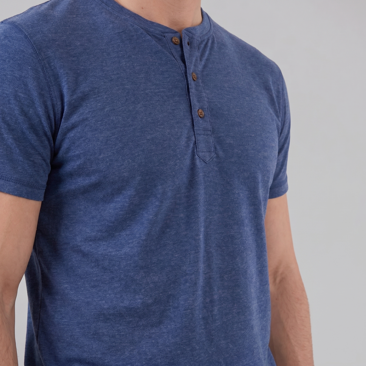Men's Short Sleeve Cotton Henley Shirt for Casual Wear and Everyday Comfort